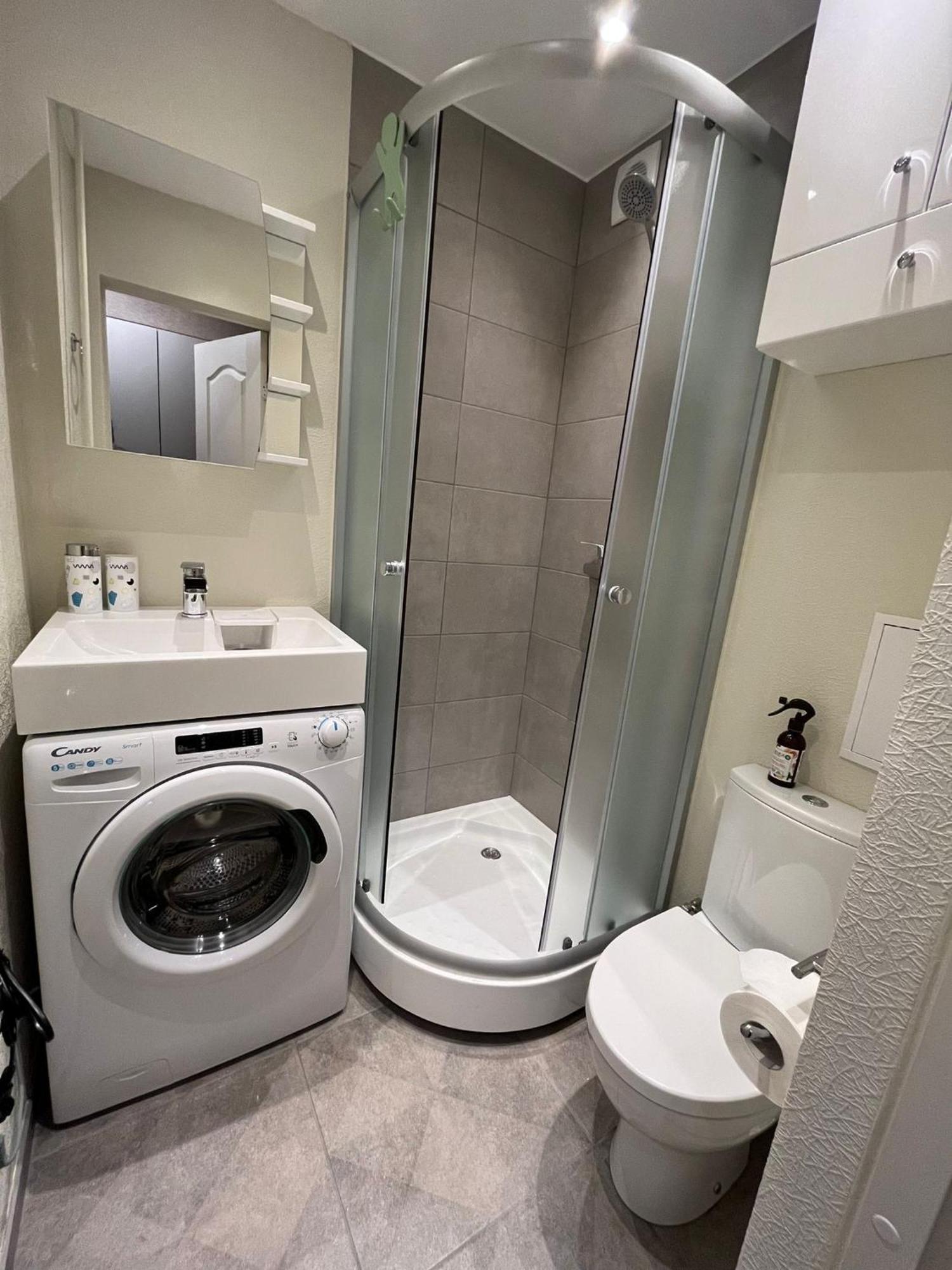 Beautiful Apartment Great Location Free Parking Riga Esterno foto